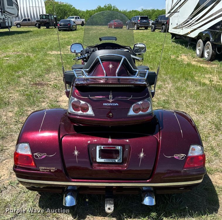 image for item NR9763 2006 Honda GL1800 Gold Wing motorcycle