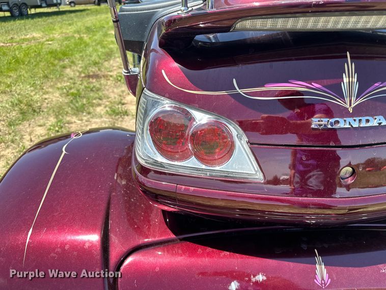 image for item NR9763 2006 Honda GL1800 Gold Wing motorcycle