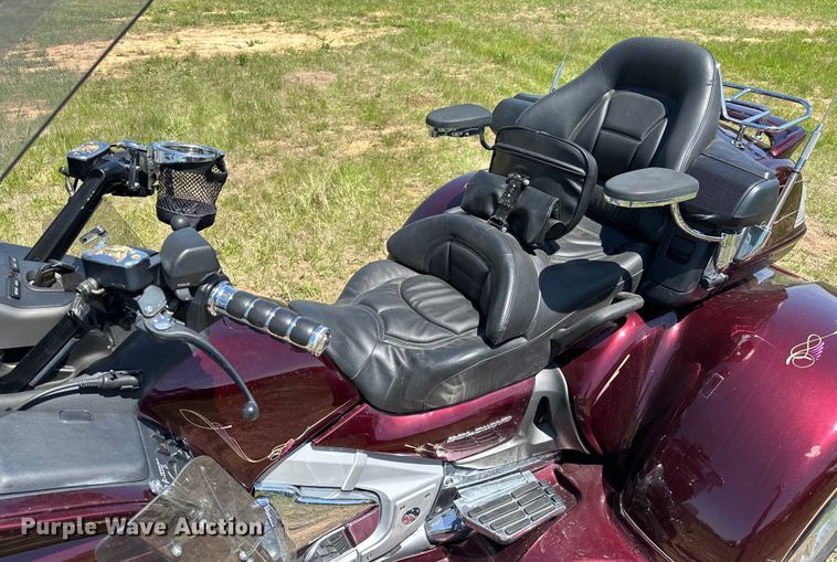 image for item NR9763 2006 Honda GL1800 Gold Wing motorcycle