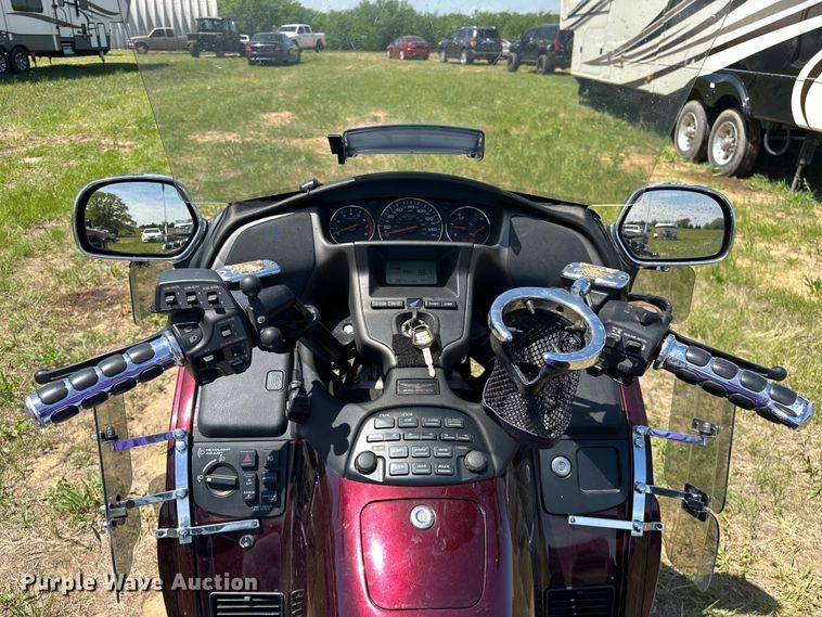 image for item NR9763 2006 Honda GL1800 Gold Wing motorcycle