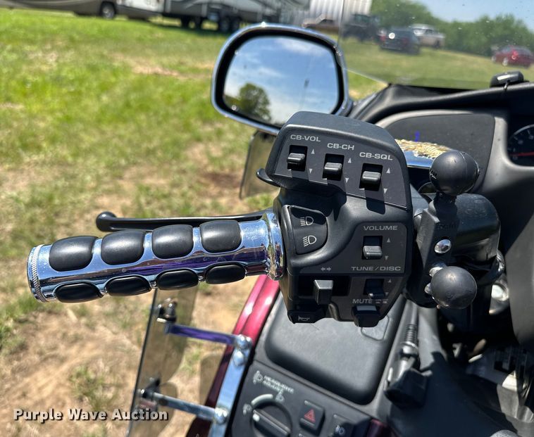 image for item NR9763 2006 Honda GL1800 Gold Wing motorcycle