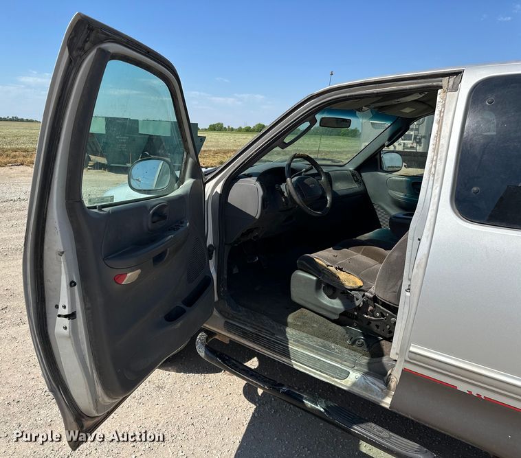 image for item NR9794 2002 Ford F150 SuperCab pickup truck