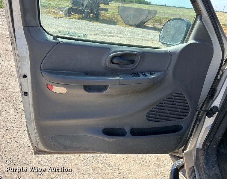 image for item NR9794 2002 Ford F150 SuperCab pickup truck