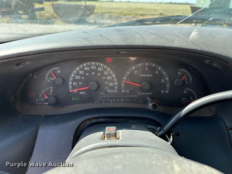 image for item NR9794 2002 Ford F150 SuperCab pickup truck