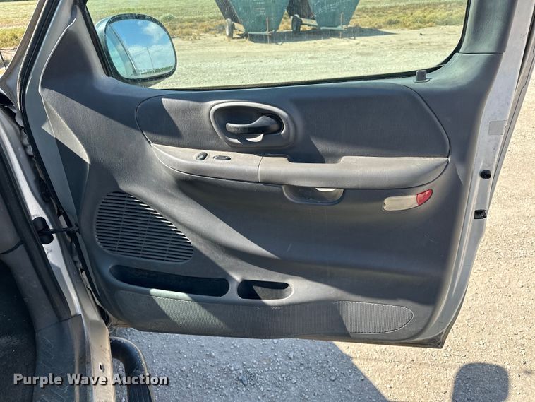 image for item NR9794 2002 Ford F150 SuperCab pickup truck