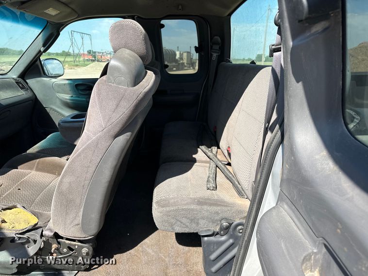 image for item NR9794 2002 Ford F150 SuperCab pickup truck