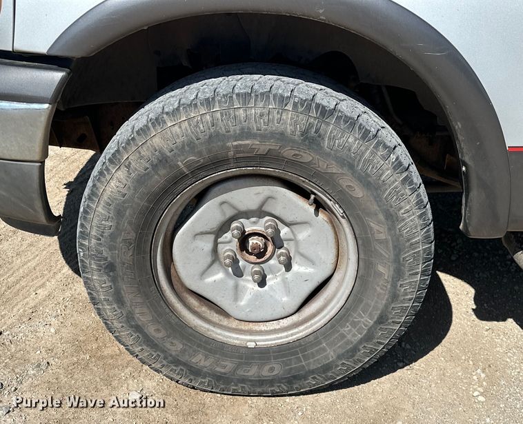 image for item NR9794 2002 Ford F150 SuperCab pickup truck