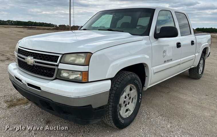 image for item NR9799 2006 Chevrolet  Silverado 1500 Crew Cab pickup truck
