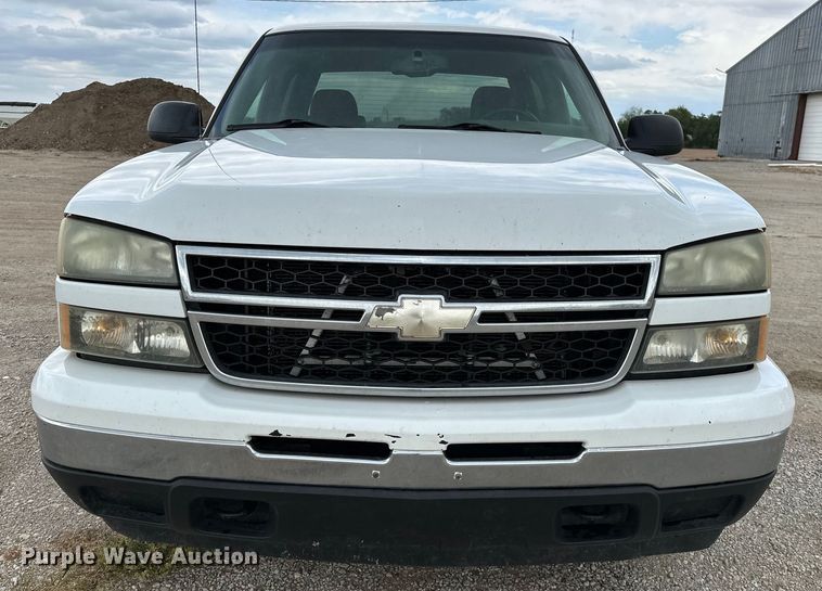 image for item NR9799 2006 Chevrolet  Silverado 1500 Crew Cab pickup truck