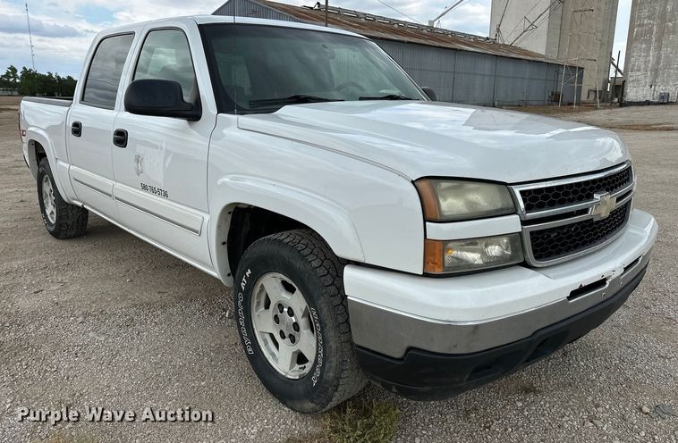 image for item NR9799 2006 Chevrolet  Silverado 1500 Crew Cab pickup truck