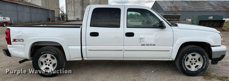 image for item NR9799 2006 Chevrolet  Silverado 1500 Crew Cab pickup truck