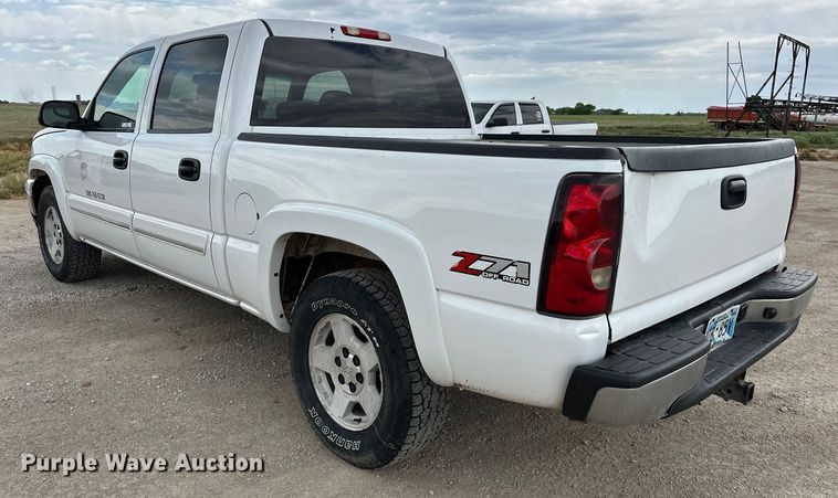 image for item NR9799 2006 Chevrolet  Silverado 1500 Crew Cab pickup truck