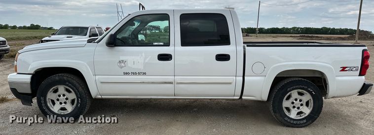 image for item NR9799 2006 Chevrolet  Silverado 1500 Crew Cab pickup truck