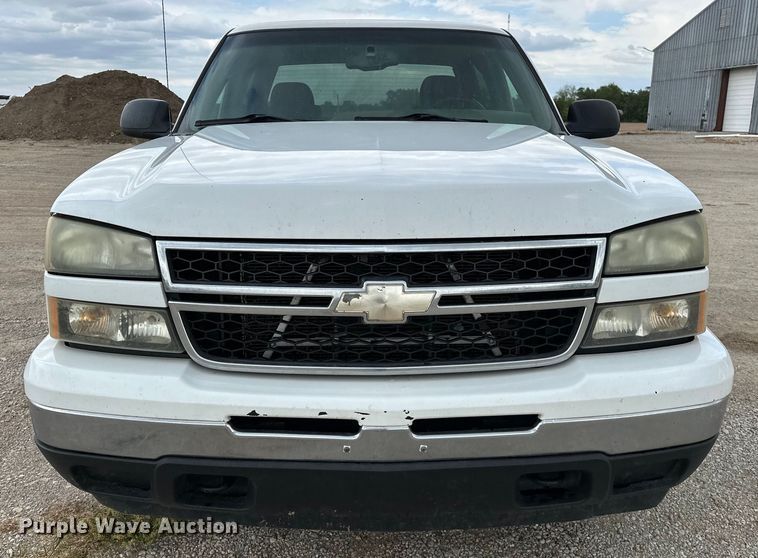 image for item NR9799 2006 Chevrolet  Silverado 1500 Crew Cab pickup truck