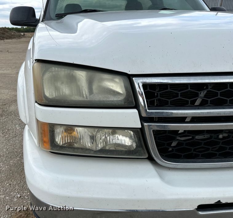image for item NR9799 2006 Chevrolet  Silverado 1500 Crew Cab pickup truck