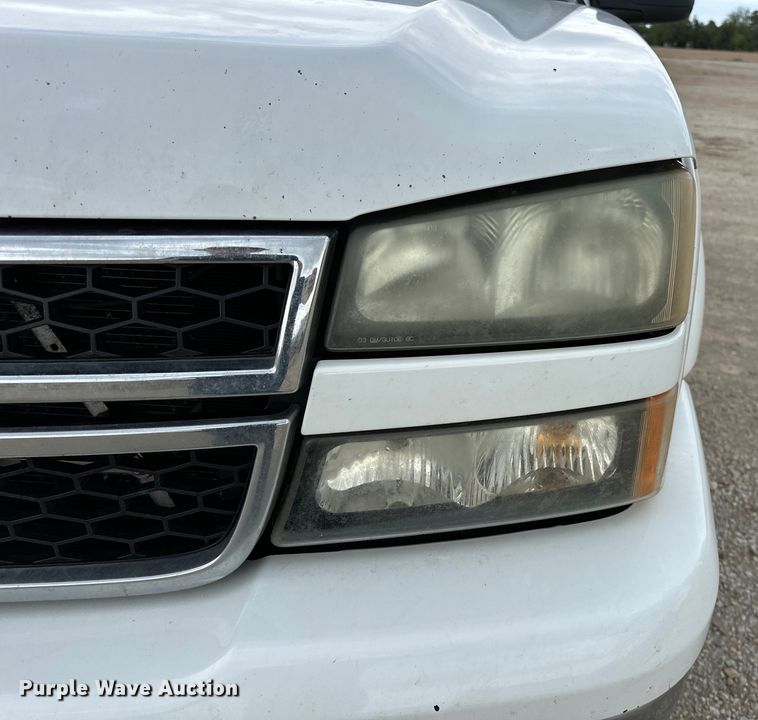 image for item NR9799 2006 Chevrolet  Silverado 1500 Crew Cab pickup truck