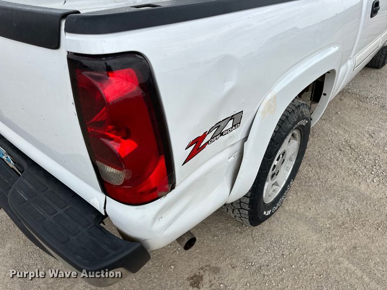 image for item NR9799 2006 Chevrolet  Silverado 1500 Crew Cab pickup truck
