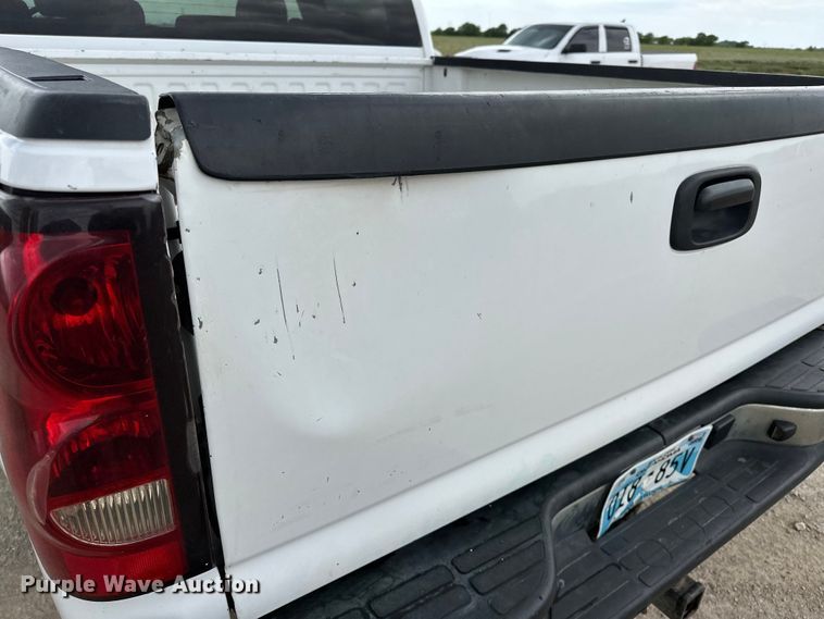 image for item NR9799 2006 Chevrolet  Silverado 1500 Crew Cab pickup truck