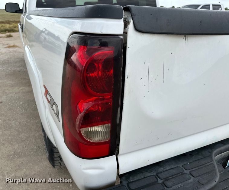 image for item NR9799 2006 Chevrolet  Silverado 1500 Crew Cab pickup truck