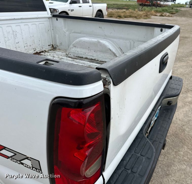 image for item NR9799 2006 Chevrolet  Silverado 1500 Crew Cab pickup truck