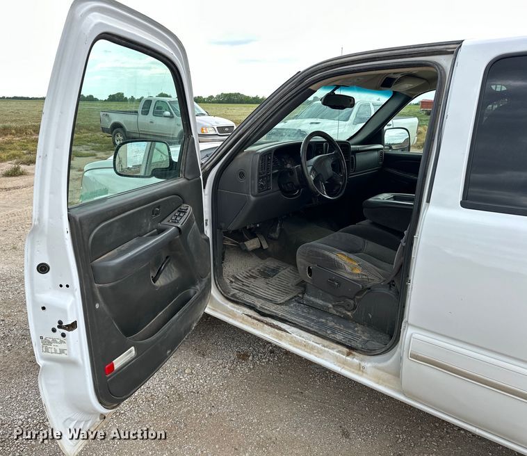 image for item NR9799 2006 Chevrolet  Silverado 1500 Crew Cab pickup truck