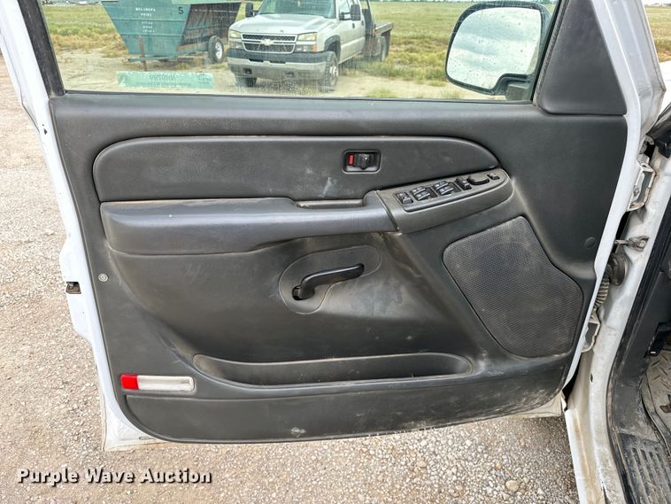 image for item NR9799 2006 Chevrolet  Silverado 1500 Crew Cab pickup truck