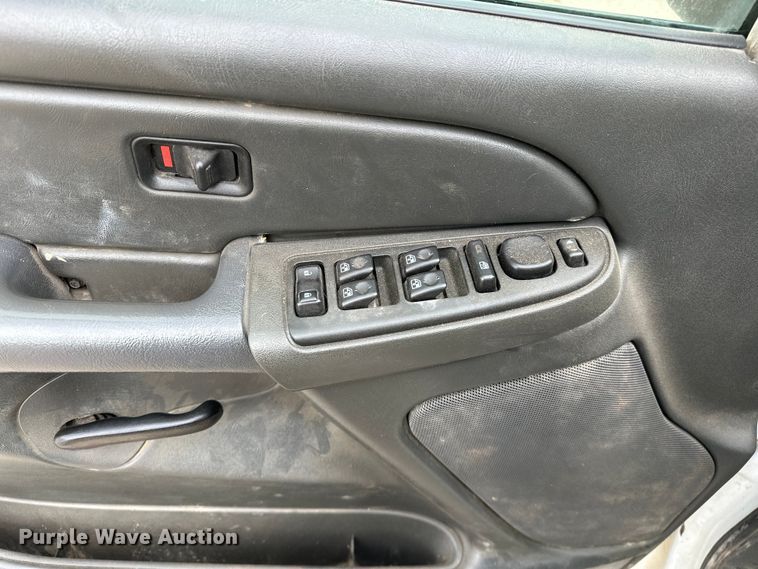 image for item NR9799 2006 Chevrolet  Silverado 1500 Crew Cab pickup truck