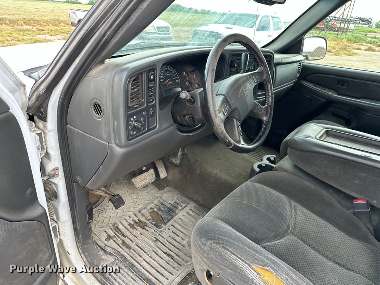 image for item NR9799 2006 Chevrolet  Silverado 1500 Crew Cab pickup truck