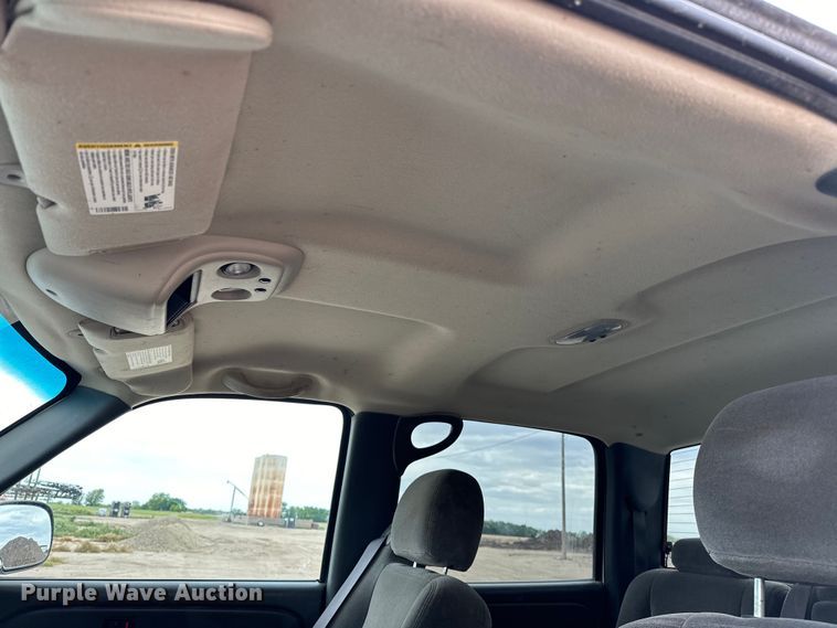 image for item NR9799 2006 Chevrolet  Silverado 1500 Crew Cab pickup truck