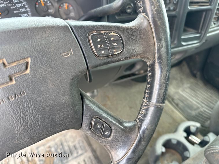 image for item NR9799 2006 Chevrolet  Silverado 1500 Crew Cab pickup truck