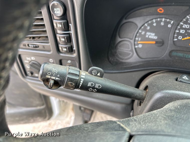 image for item NR9799 2006 Chevrolet  Silverado 1500 Crew Cab pickup truck