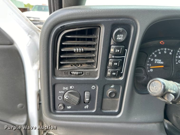 image for item NR9799 2006 Chevrolet  Silverado 1500 Crew Cab pickup truck