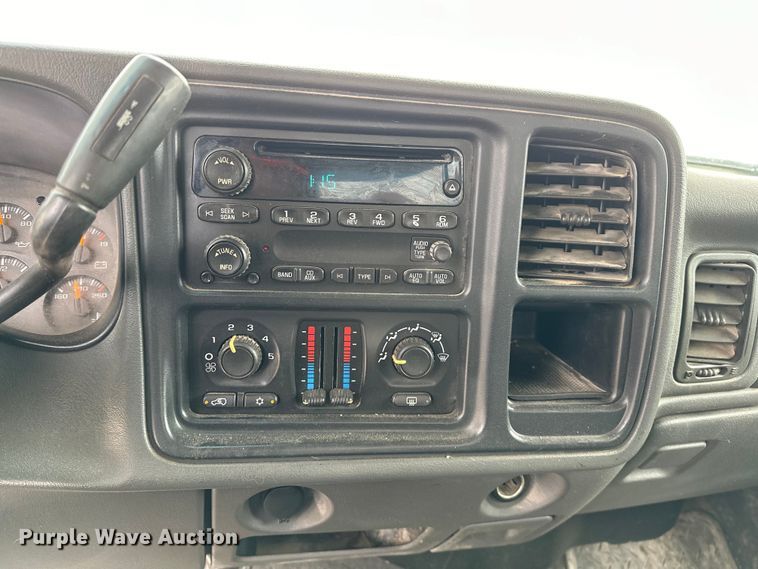 image for item NR9799 2006 Chevrolet  Silverado 1500 Crew Cab pickup truck