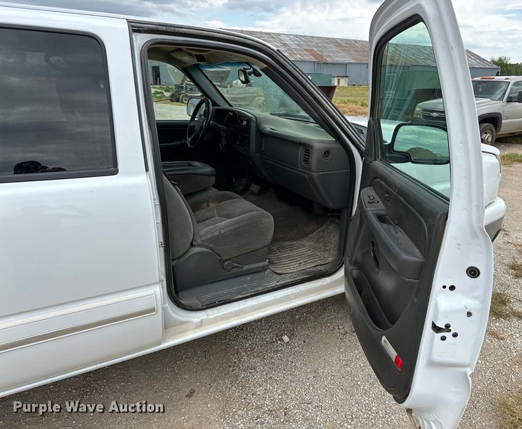 image for item NR9799 2006 Chevrolet  Silverado 1500 Crew Cab pickup truck