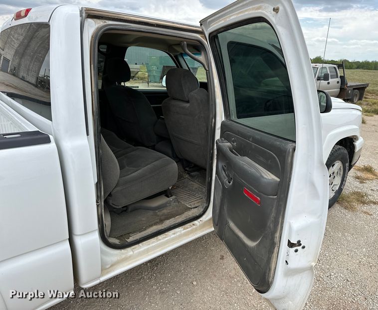 image for item NR9799 2006 Chevrolet  Silverado 1500 Crew Cab pickup truck