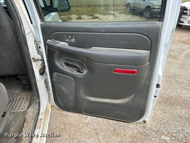 image for item NR9799 2006 Chevrolet  Silverado 1500 Crew Cab pickup truck