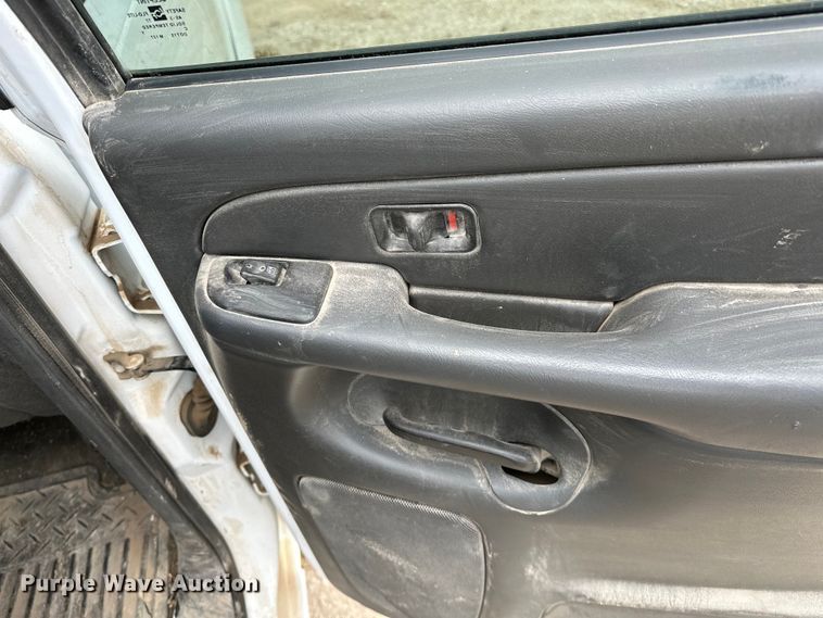 image for item NR9799 2006 Chevrolet  Silverado 1500 Crew Cab pickup truck