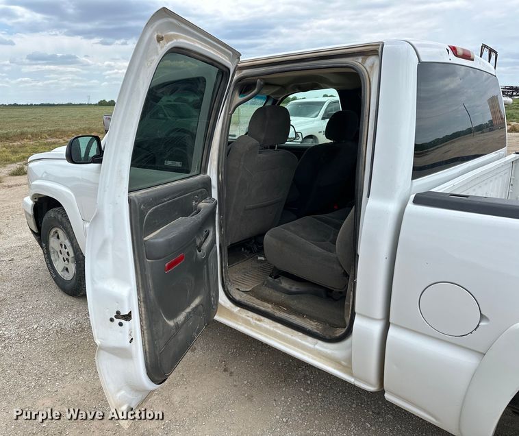 image for item NR9799 2006 Chevrolet  Silverado 1500 Crew Cab pickup truck