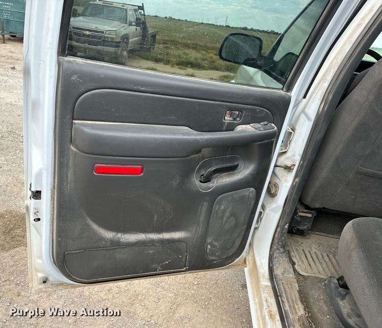 image for item NR9799 2006 Chevrolet  Silverado 1500 Crew Cab pickup truck