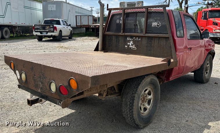 image for item NR9838 1992 Nissan KSLM-FBU flatbed pickup truck