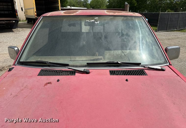 image for item NR9838 1992 Nissan KSLM-FBU flatbed pickup truck