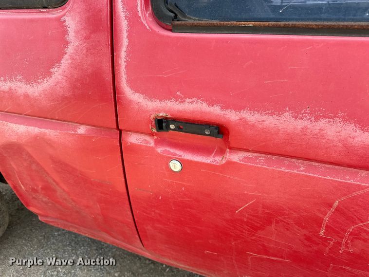 image for item NR9838 1992 Nissan KSLM-FBU flatbed pickup truck