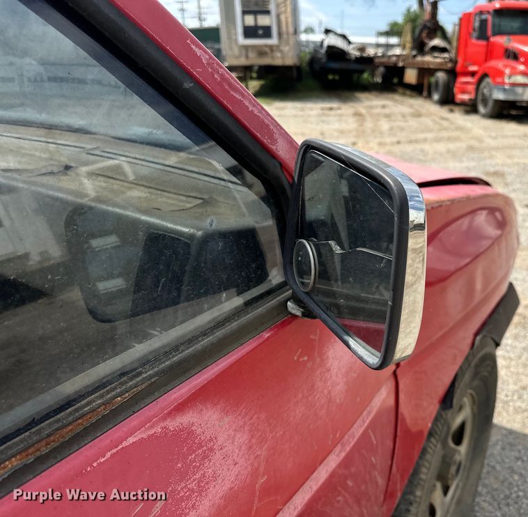 image for item NR9838 1992 Nissan KSLM-FBU flatbed pickup truck