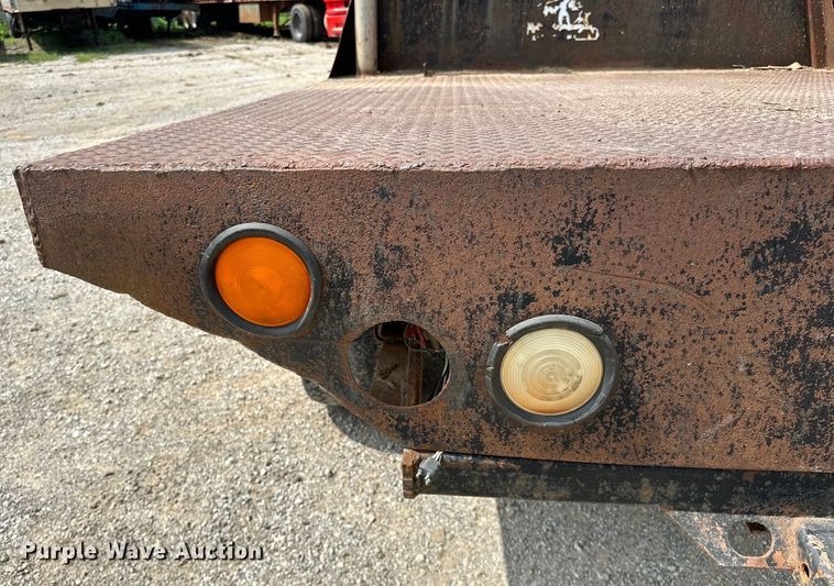 image for item NR9838 1992 Nissan KSLM-FBU flatbed pickup truck