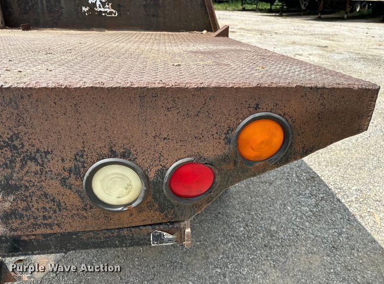 image for item NR9838 1992 Nissan KSLM-FBU flatbed pickup truck