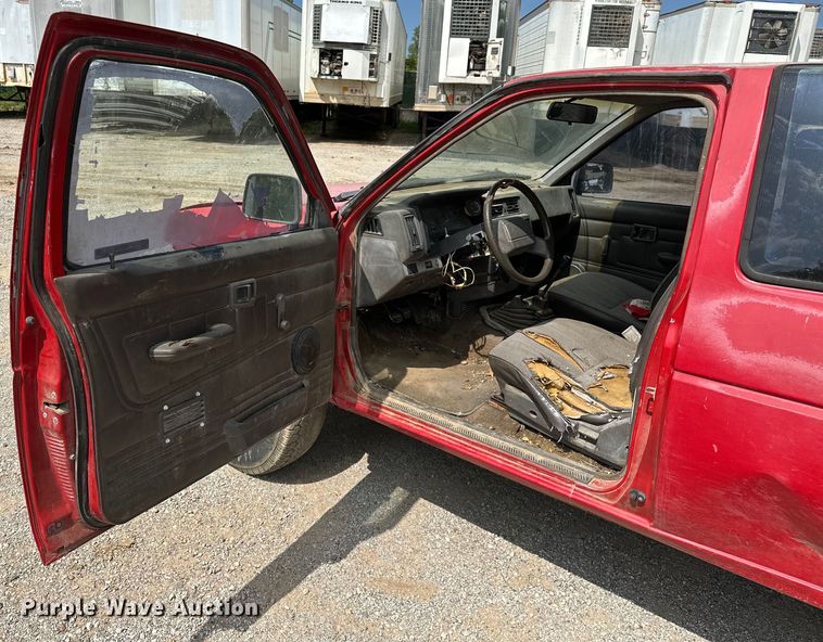 image for item NR9838 1992 Nissan KSLM-FBU flatbed pickup truck