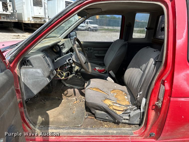 image for item NR9838 1992 Nissan KSLM-FBU flatbed pickup truck