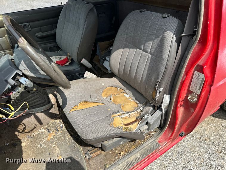 image for item NR9838 1992 Nissan KSLM-FBU flatbed pickup truck