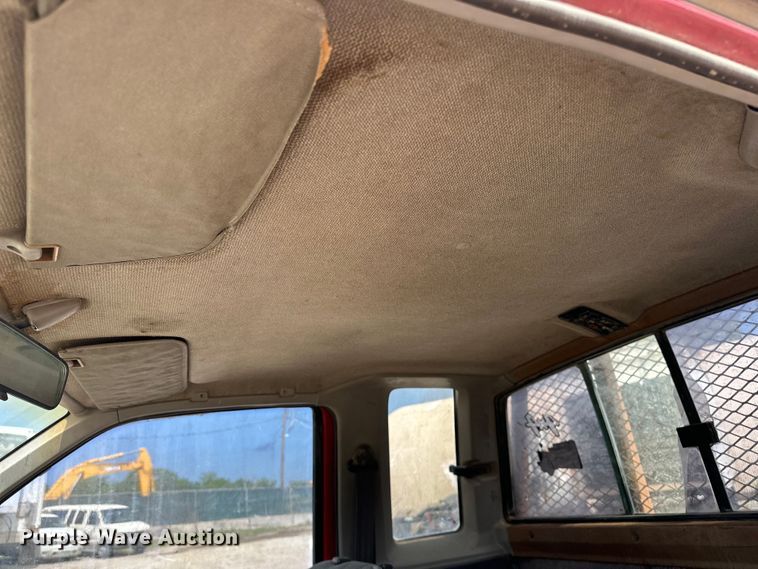 image for item NR9838 1992 Nissan KSLM-FBU flatbed pickup truck