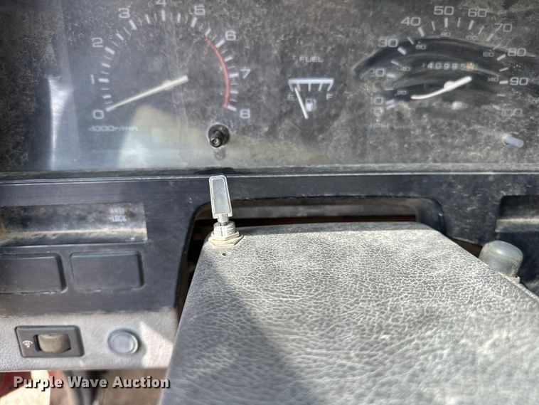 image for item NR9838 1992 Nissan KSLM-FBU flatbed pickup truck